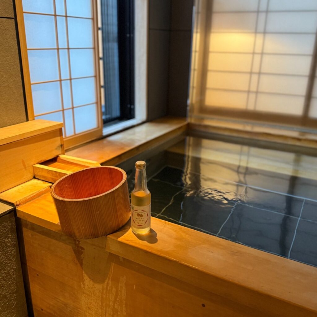 ふふ京都 客室の檜風呂付き温泉