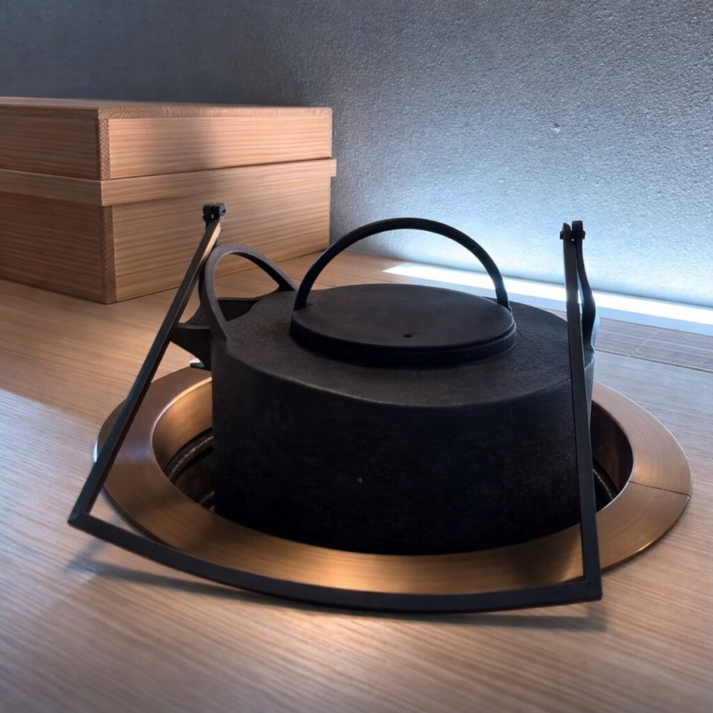 ふふ京都 客室の鉄瓶とお茶セット