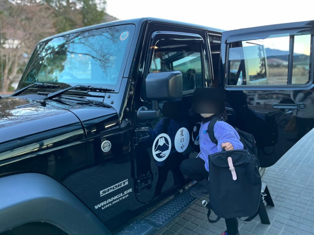 星のや富士 駐車場からフロントへの送迎車