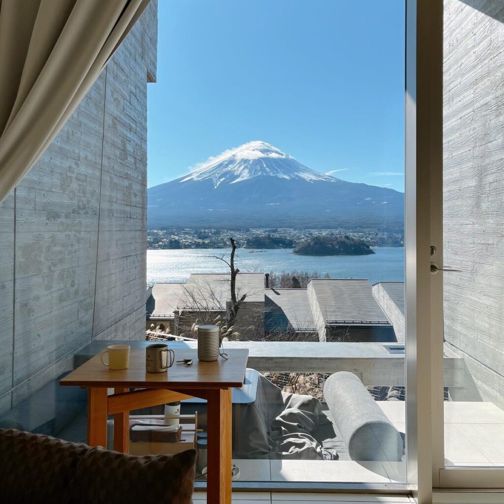 星のや富士 客室テラスから見る富士山